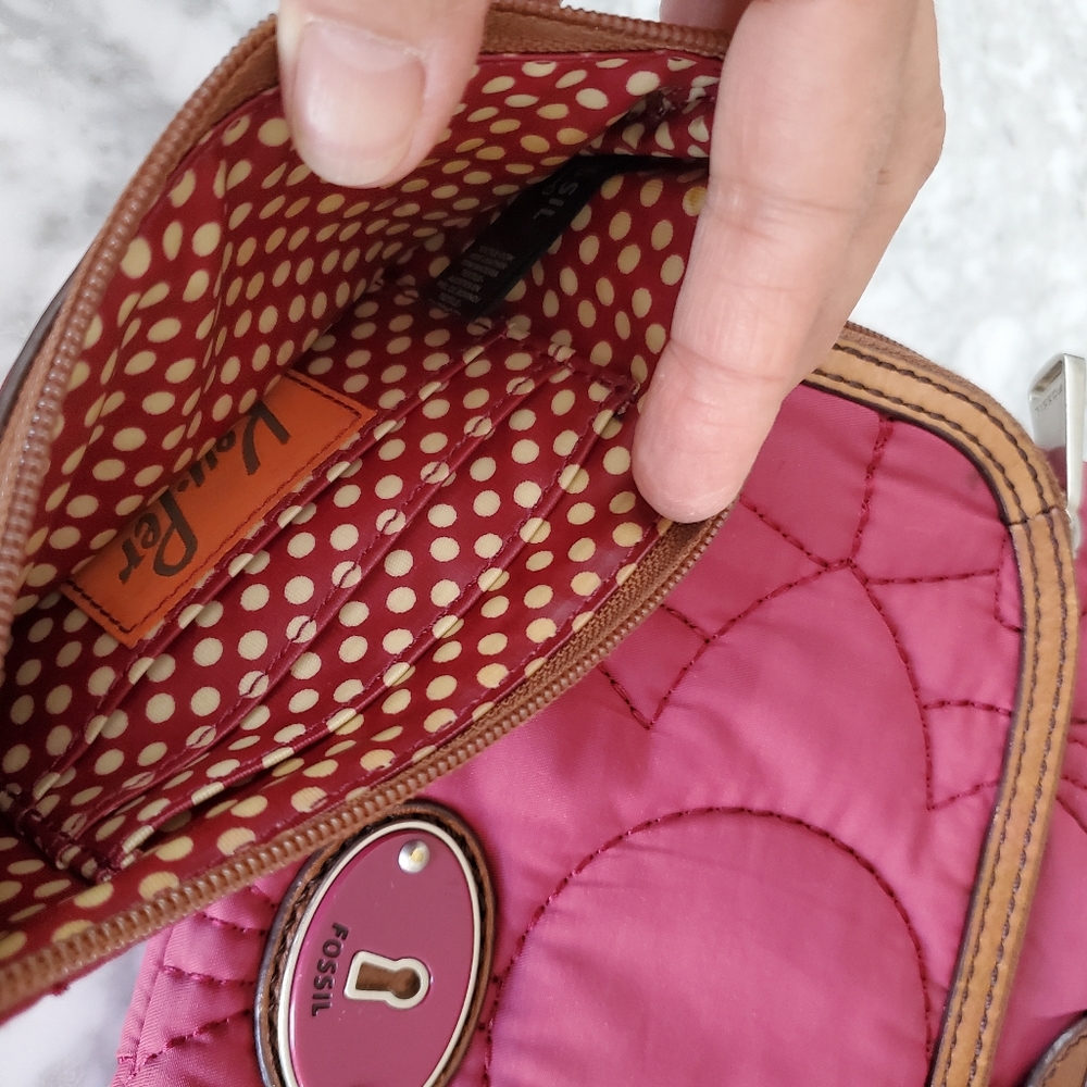 Fossil KeyPer Crossbody Quilted Purse Raspberry Adjustable Strap READ - Picture 5 of 9